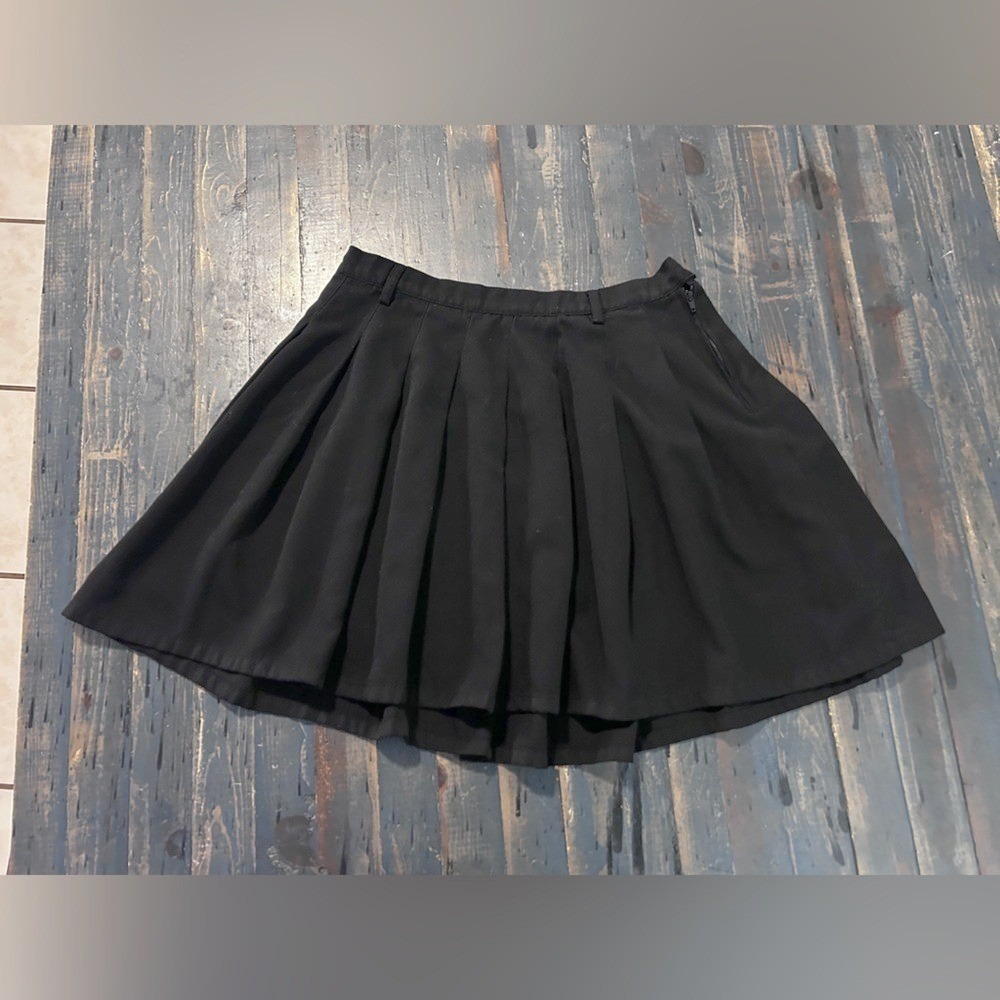Hot Topic Black Pleated Mini Skirt Alt Grunge Schoolgirl MEDIUM‎ Acadamia